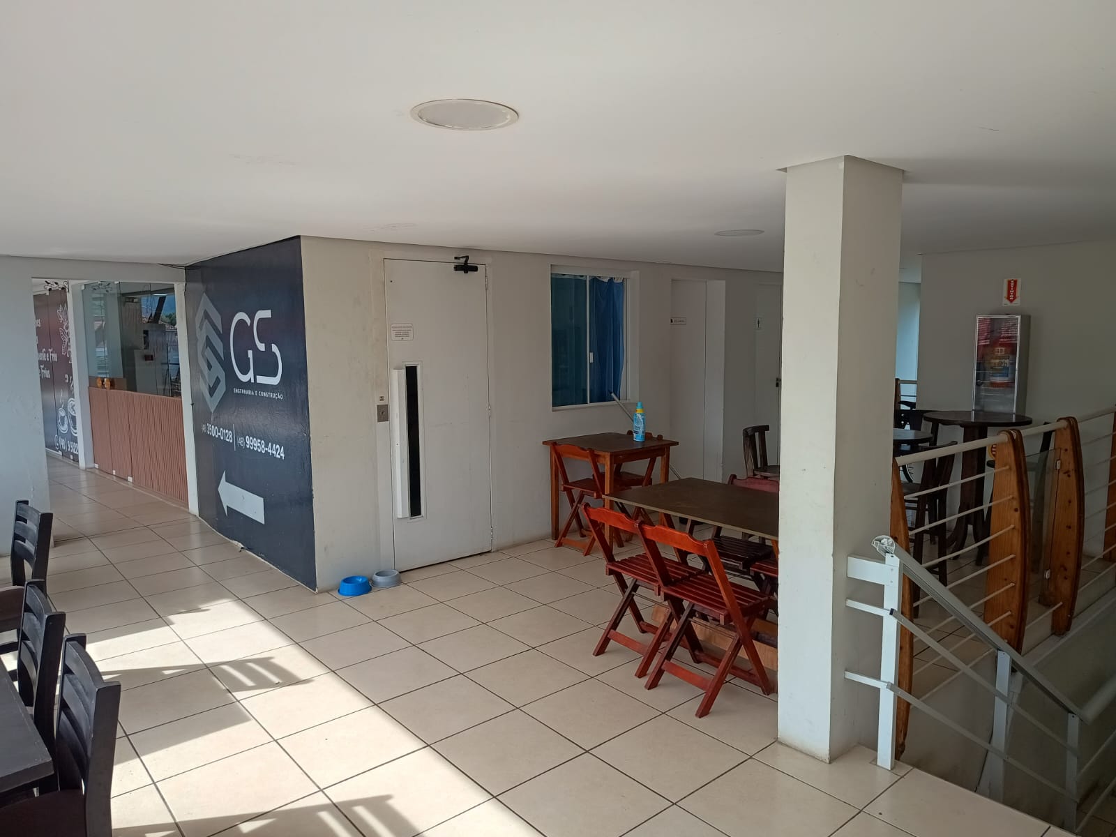 CAFETERIA/ RESTAURANTE/ KARAOKE — foto 2