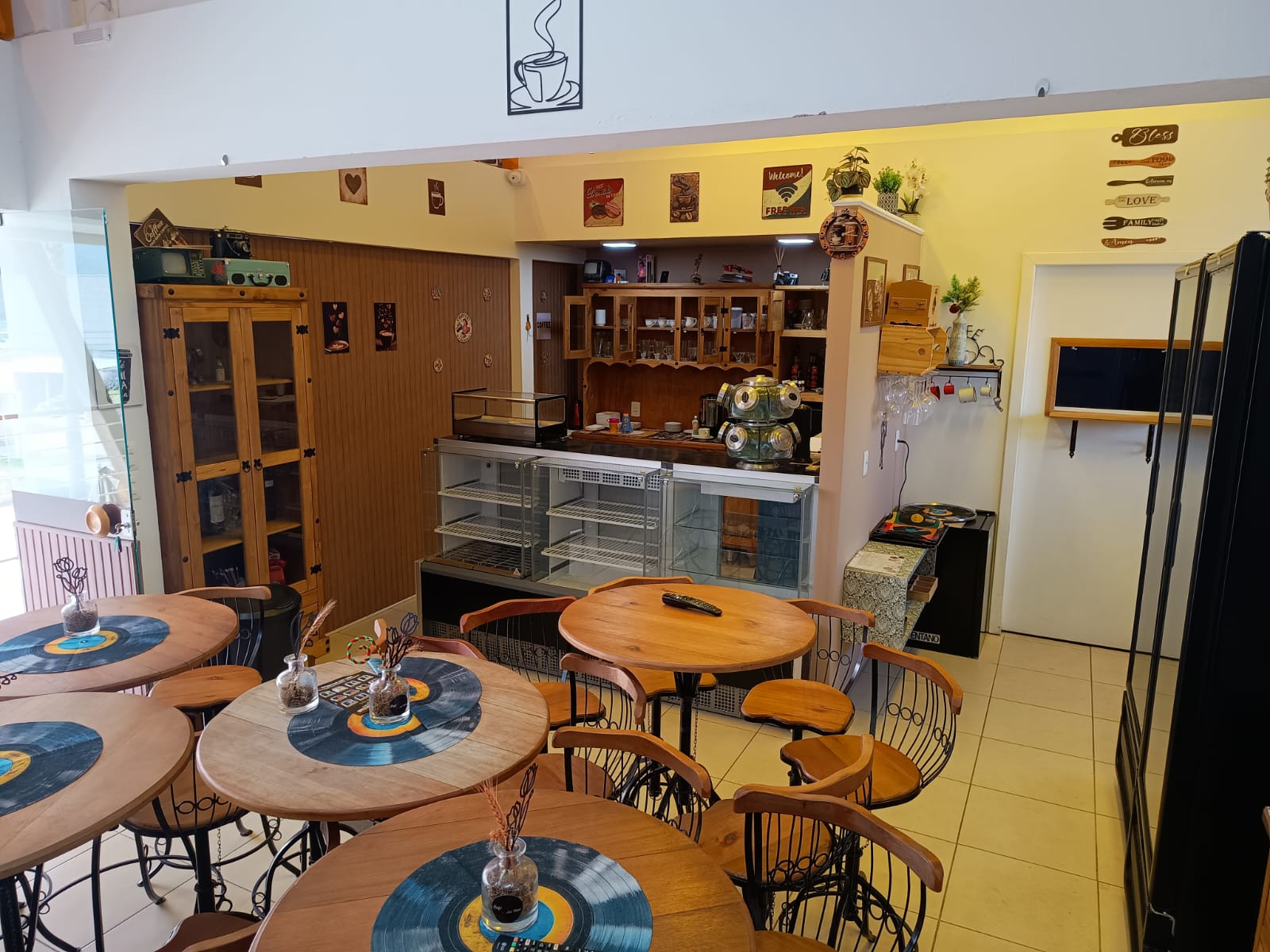CAFETERIA/ RESTAURANTE/ KARAOKE — foto 6